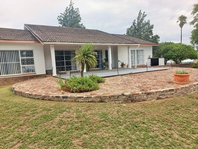 3 Bedroom Freehold For Sale in Cradock
