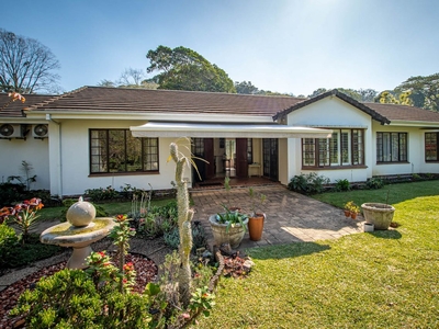4 Bedroom Townhouse For Sale in Kloof