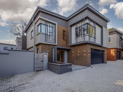 Townhouse For Rent In Morningside Manor, Sandton
