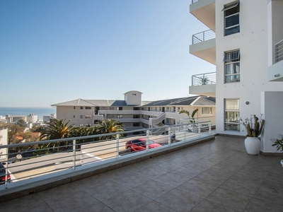2 Bedroom Apartment For Sale in Sea Point