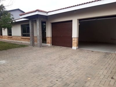 3 Bedroom Sectional Title To Let in Langenhovenpark