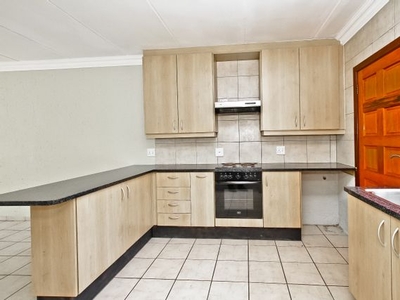 3 Bedroom Townhouse To Let in Oaklands