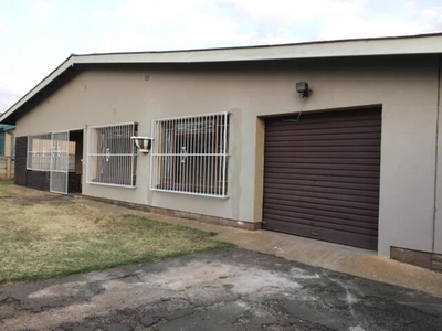 House For Rent In Hadison Park, Kimberley