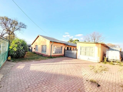 House For Sale In Booysens, Pretoria