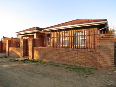 House For Sale In Mlungisi, Queenstown
