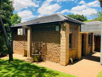 Stunning home + Offices /Granny flat for sale Wapadrand -Potential in capitals !