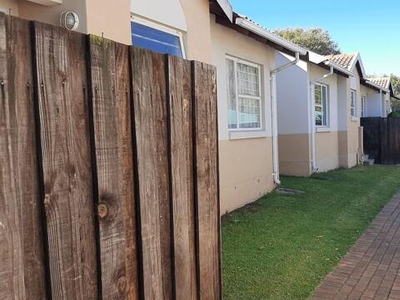 Townhouse For Rent In Rembrandt Park, Johannesburg