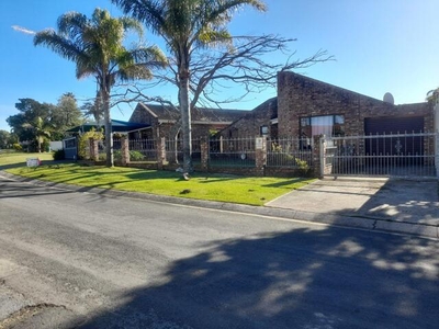 House For Sale In Beacon Bay, East London