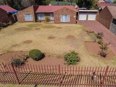 House For Sale In Birchleigh North, Kempton Park