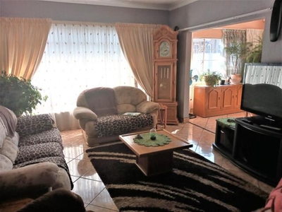 House For Sale In Meyerton Central, Meyerton