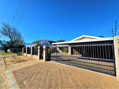 House For Sale In Paarl North, Paarl