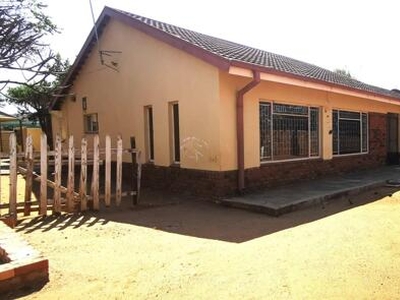 House For Sale In Sterpark, Polokwane
