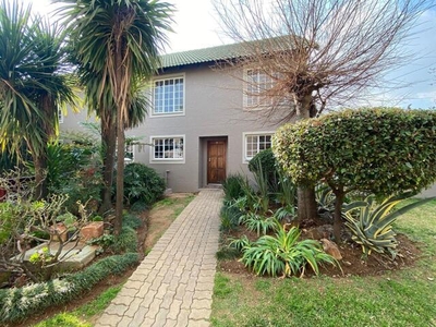 Townhouse For Rent In Bassonia Rock, Johannesburg