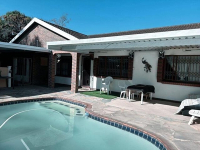 Townhouse For Rent In Malvern, Queensburgh