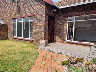 Townhouse For Rent In Mayfield Park, Johannesburg