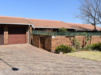 Townhouse For Sale In Krugersdorp North, Krugersdorp