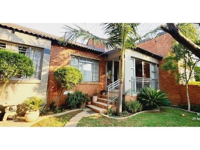 Townhouse For Sale In Mooikloof Ridge, Pretoria