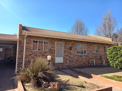 Townhouse For Sale In Standerton Central, Standerton