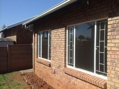 2 bedroom, Akasia Gauteng N/A