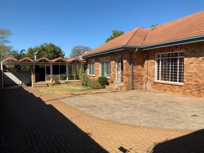4 Bedroom House to Rent in Theresapark