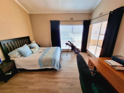 4 bedroom, Roodepoort Gauteng N/A