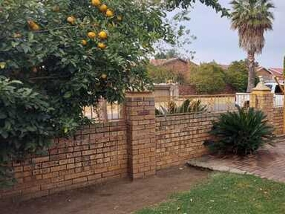 House For Sale In Lennoxton, Newcastle
