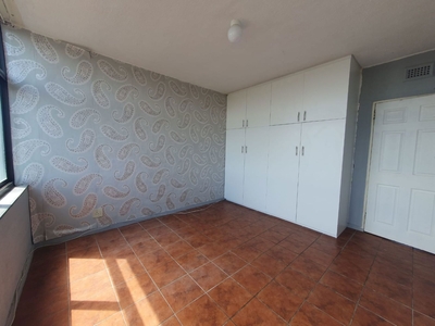 2 bedroom apartment to rent in Doonside