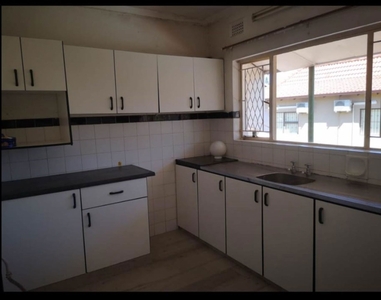 2 bedroom apartment to rent in Malvern (Queensburgh)