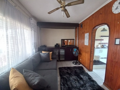 2 bedroom double-storey house for sale in Chatsworth (KwaZulu-Natal)
