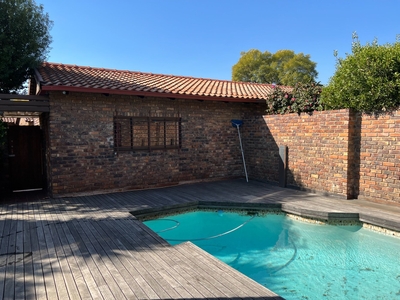 2 bedroom townhouse to rent in Morningside (Sandton)