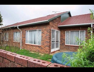 3 bed property for sale in edleen