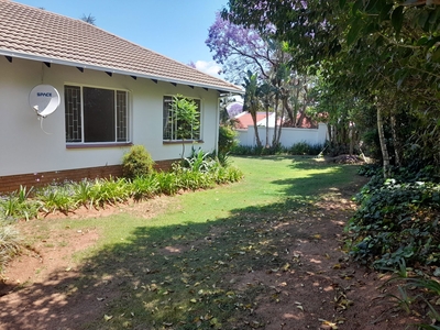3 bedroom semi-detached house to rent in Douglasdale