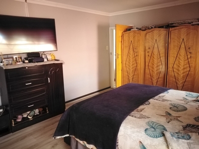 4 bedroom house for sale in Montclair (Cape Town)