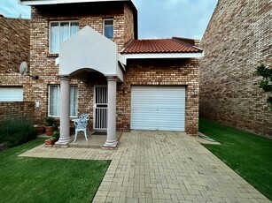 2 Bedroom Townhouse for sale in Baillie Park