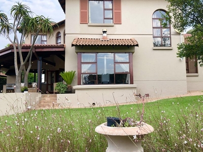 House for sale with 3 bedrooms, Waterkloof Ridge, Pretoria