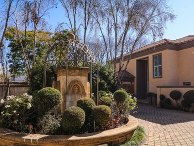 House for sale with 4 bedrooms, Waterkloof Ridge, Pretoria