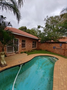 4 Bedroom Sectional Title For Sale in Bo-dorp