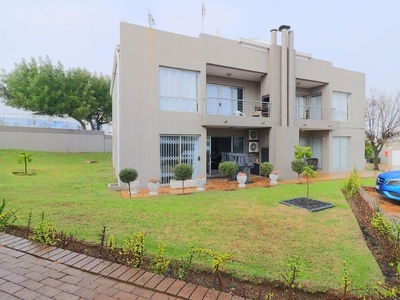 Inviting first-floor Durbanville apartment (+ balcony with braai)