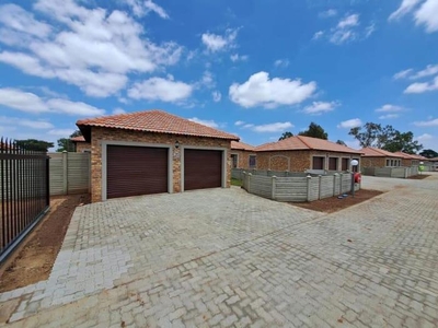 3 Bedroom Townhouse to Rent in Riversdale