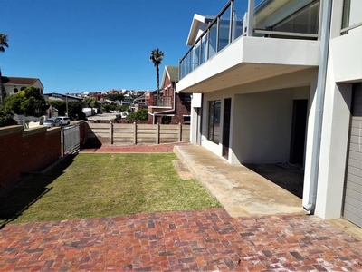 6 Bedroom House For Sale in Ferreira Town