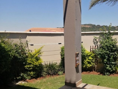 2 Bedroom duplex townhouse - sectional to rent in Glenvista, Johannesburg