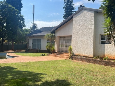 2 BEDROOM FIXER-UPPER FOR SALE IN ROBIN HILLS, RANDBURG