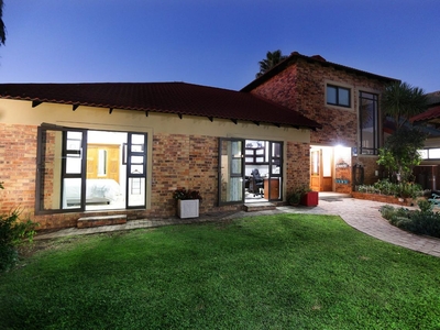 3 Bedroom Townhouse For Sale in Vaalpark