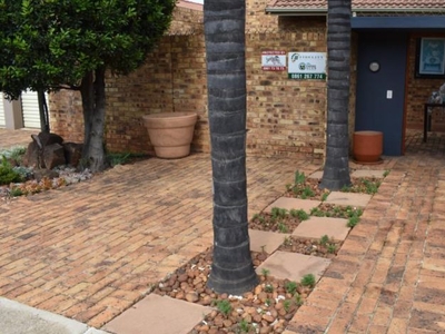3 Bedroom townhouse - freehold to rent in Faerie Glen, Pretoria