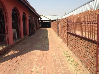 Townhouse For Sale in Pretoria West, Gauteng