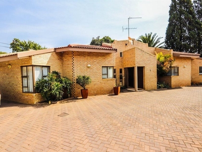 Townhouse For Sale in Three Rivers East, Gauteng
