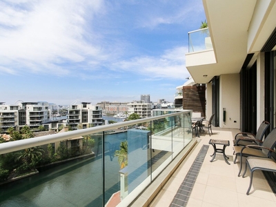 2 Bedroom Flat For Sale in Waterfront