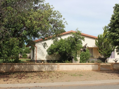 4 Bedroom Freehold For Sale in Cradock