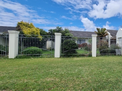4 Bedroom Freehold To Let in Summerstrand
