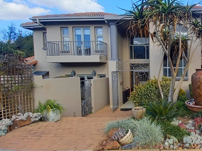 5 Bedroom House For Sale in Magalies Golf Estate